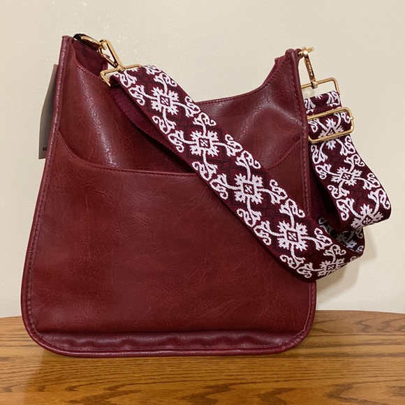 ah• dorned a bag NWT - Picture 3 of 9